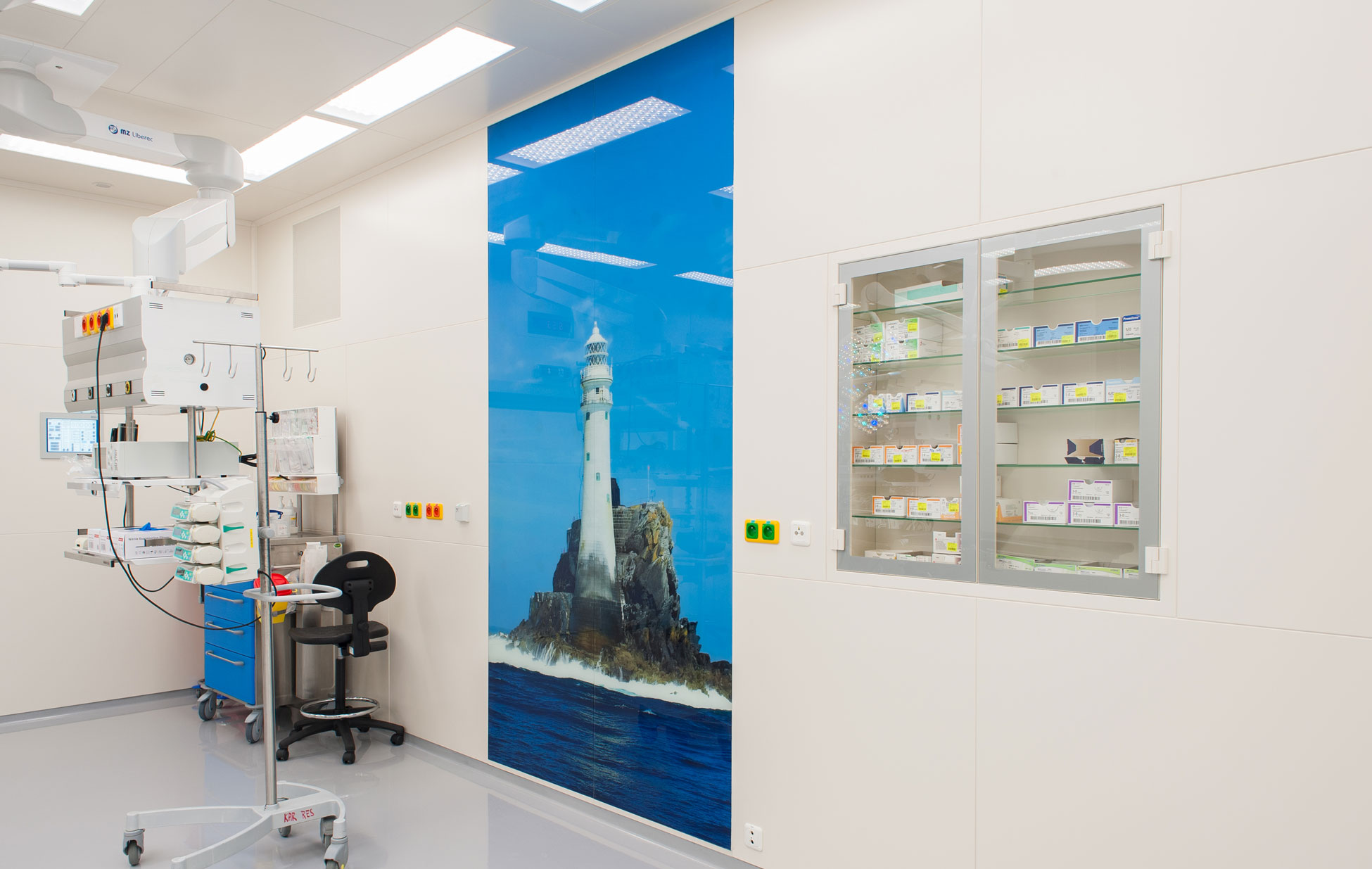 Fotografie 411-02-surgical-skrinka-na-siti-1_original.jpg