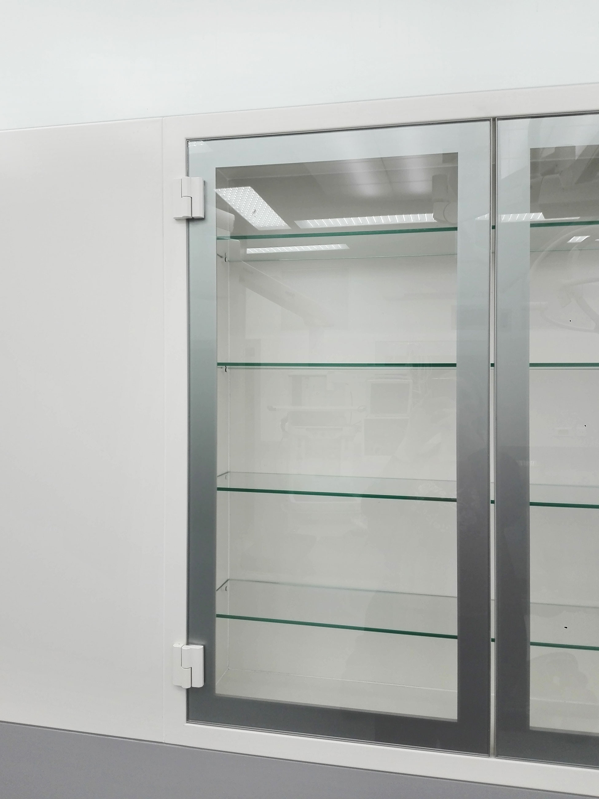 Fotografie 411-02-surgical-skrinka-na-siti-6_original.jpg