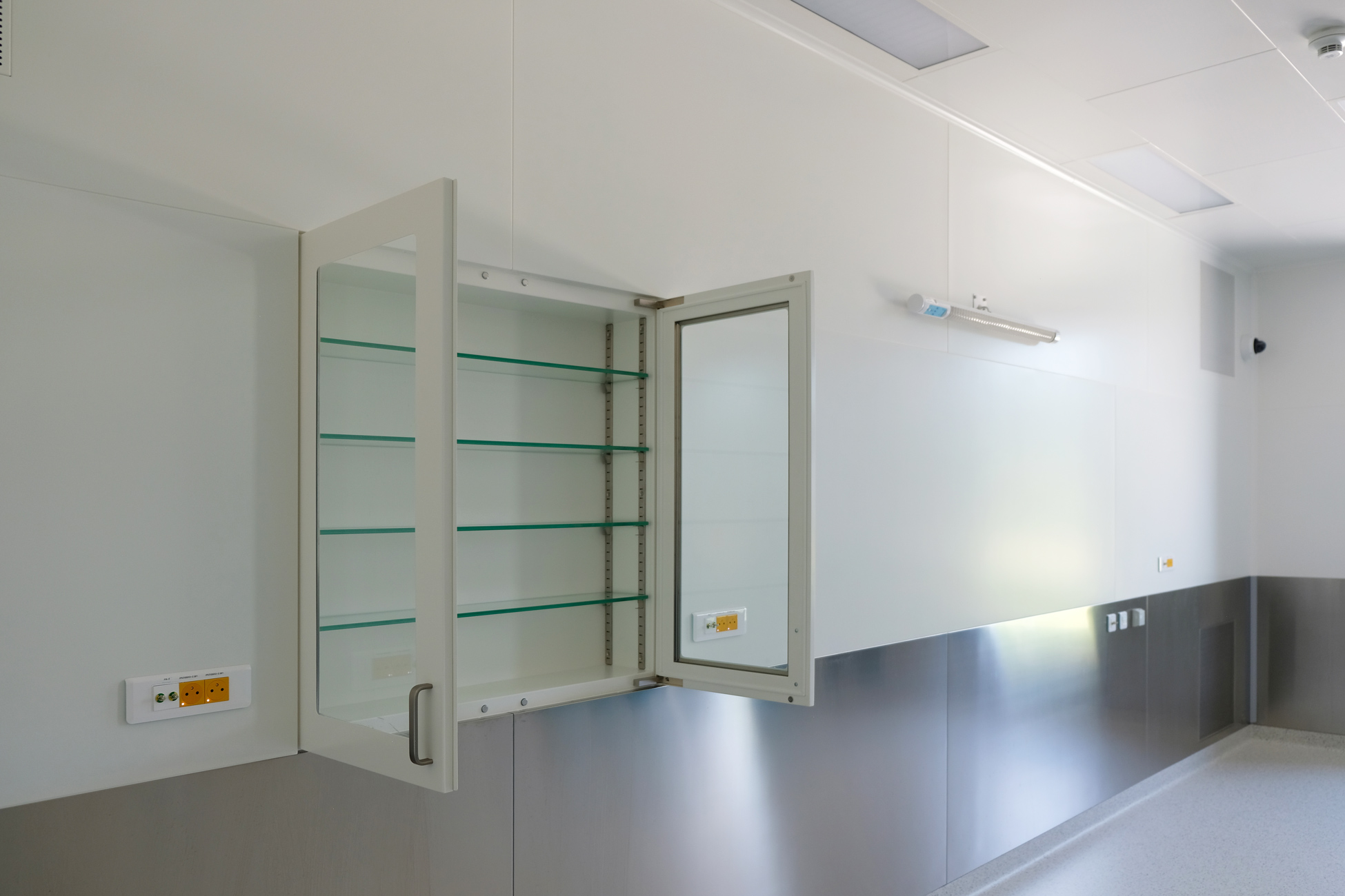 Fotografie 411-02-surgical-skrinka-na-siti-u-4_original.jpg