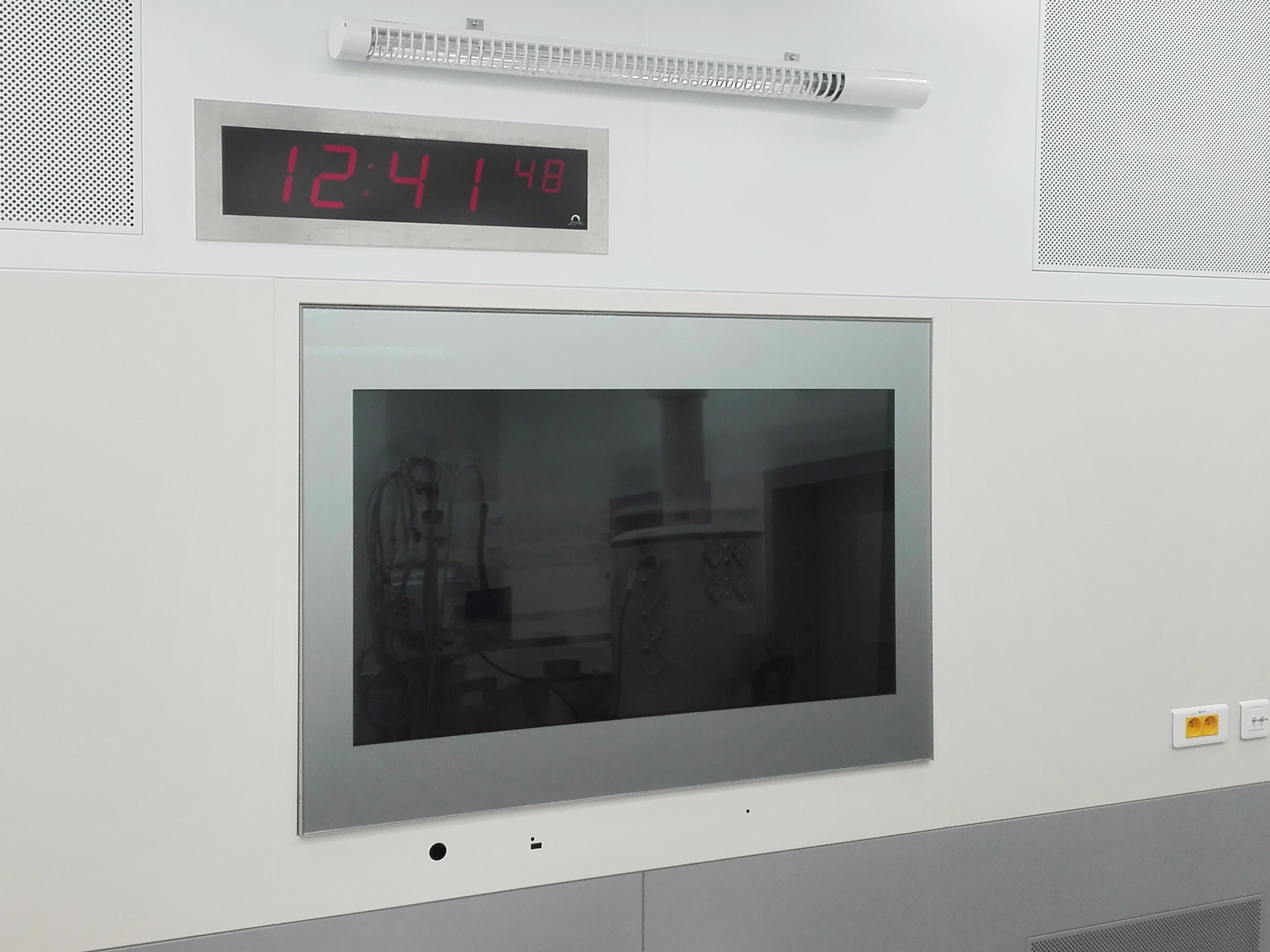 Fotografie skrinka-pro-monitor-pocitac-411-09-3_original.jpg